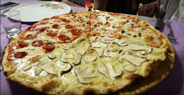 Toscane - IL TAVOLELLO ALBERGO E PIZZERIA - Pizze Standard e Giganti, Ben Lievitate Cotte in Forno a Legna - Piazza al Serchio (LU)