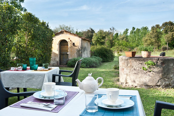 Toscane - Le Tagliate Bed & Breakfast - Colazione in giardino